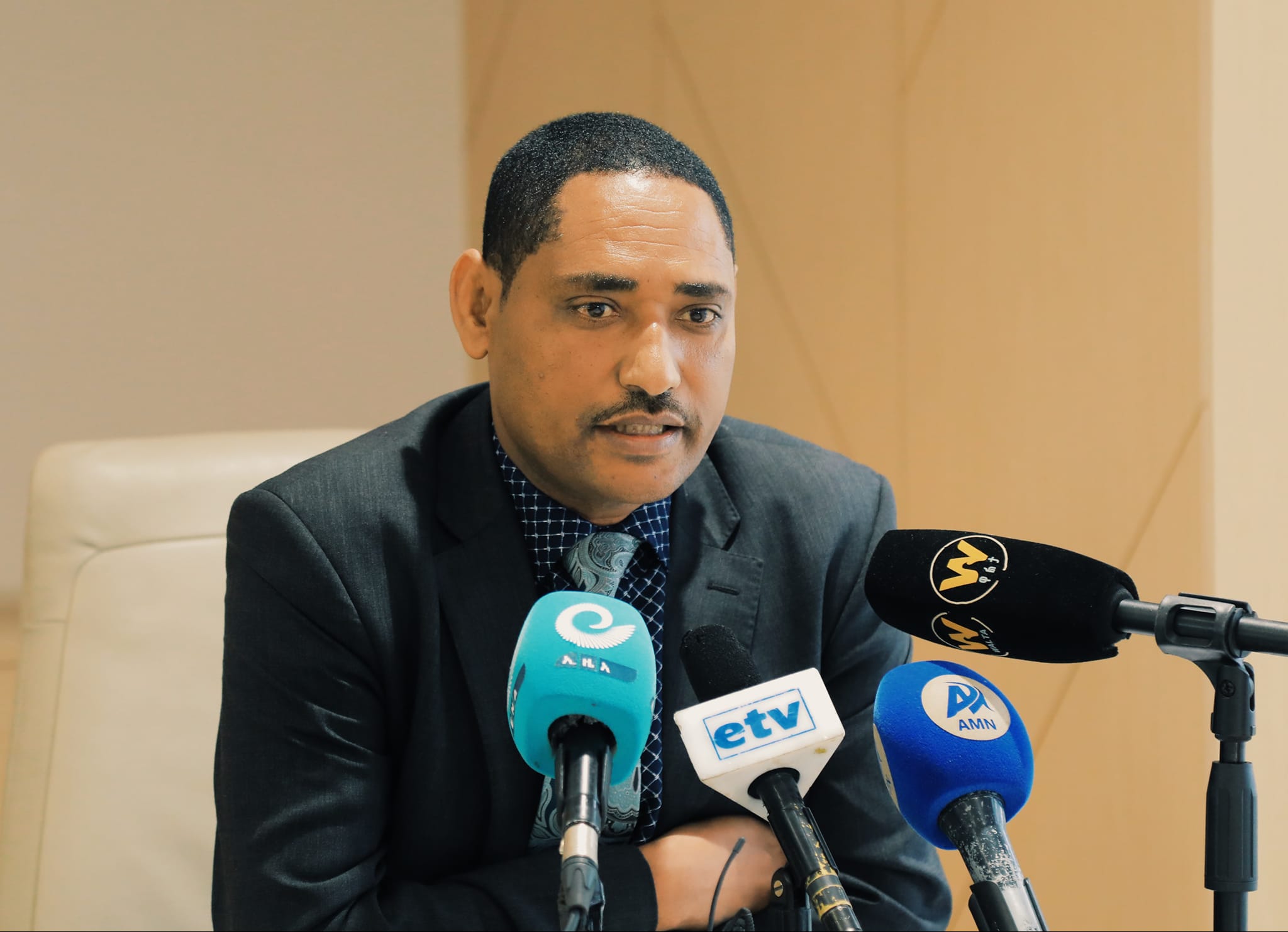 በአዲስ አበባ ከተማ ከሰሞኑ የተከሰተውን የኤሌክትሪክ እና የውሃ አቅርቦት መቆራረጥ ችግር በዘላቂነት ለመፍታት እየተሰራ ነው።